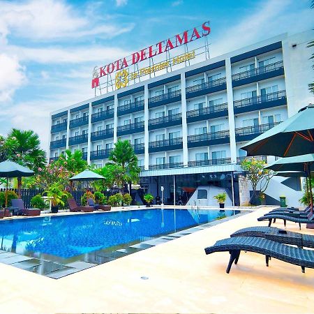 Le Premier Hotel Deltamas Cikarang Exterior foto
